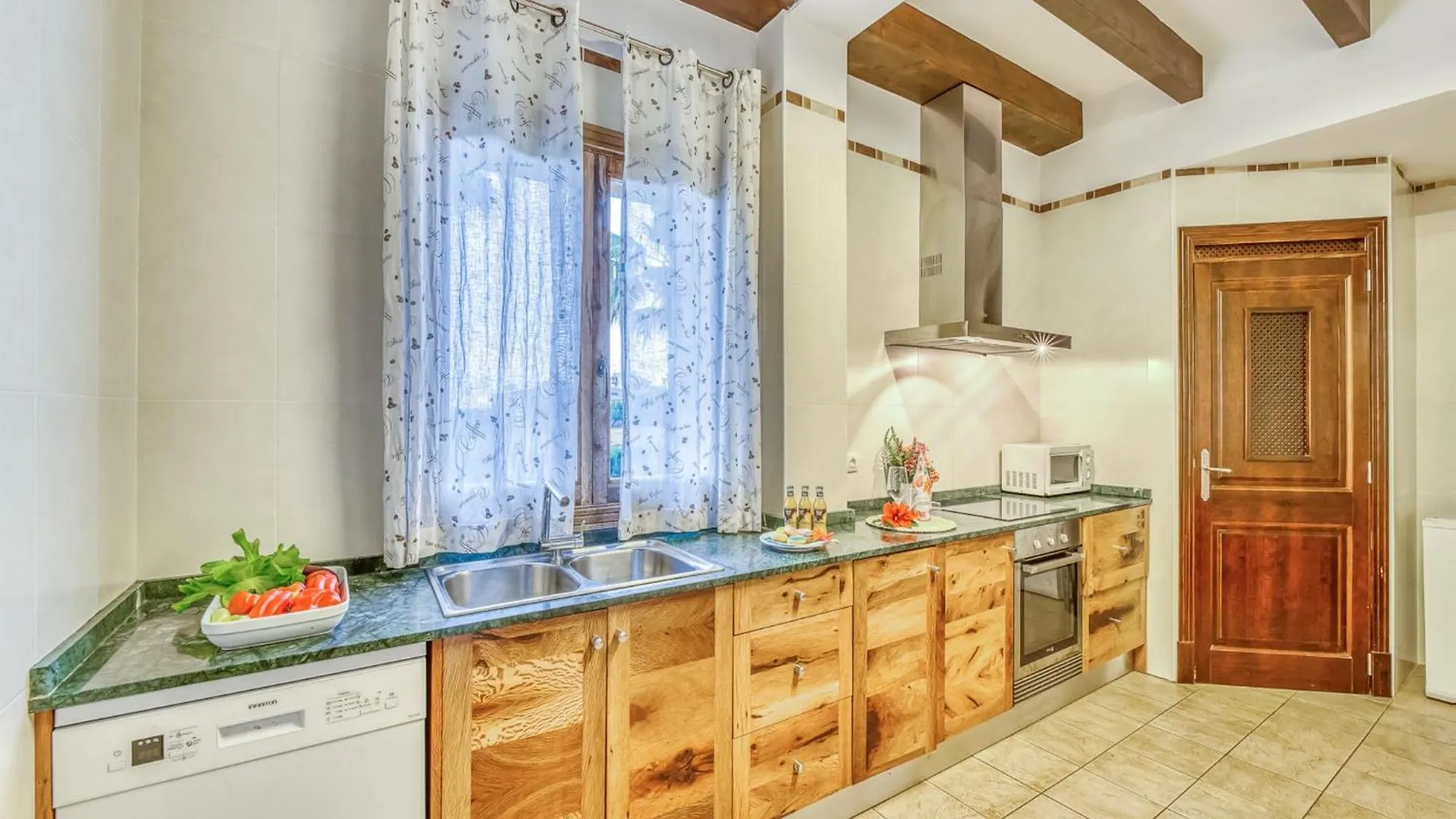 Country House For 12 Guests, Petra 度假居